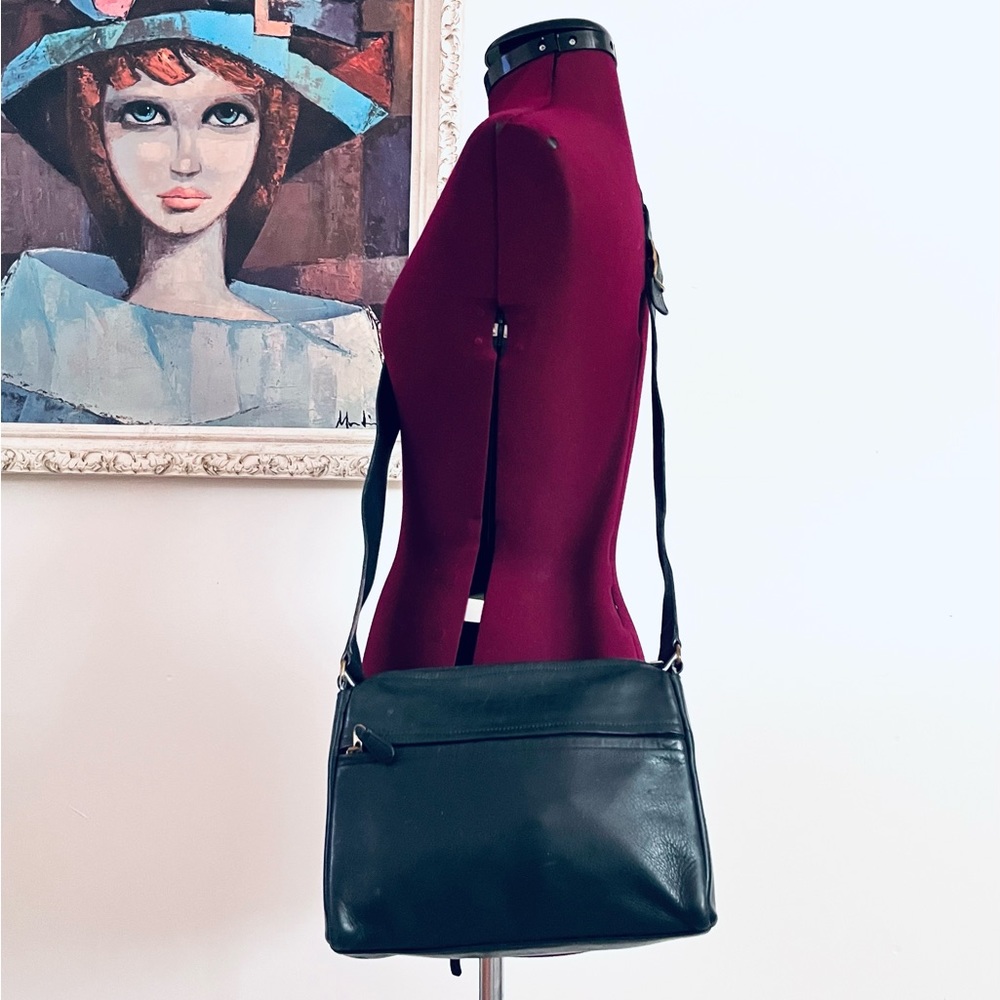 Vintage Coach Crossbody Purse Navy Blue Leather Unique Strap